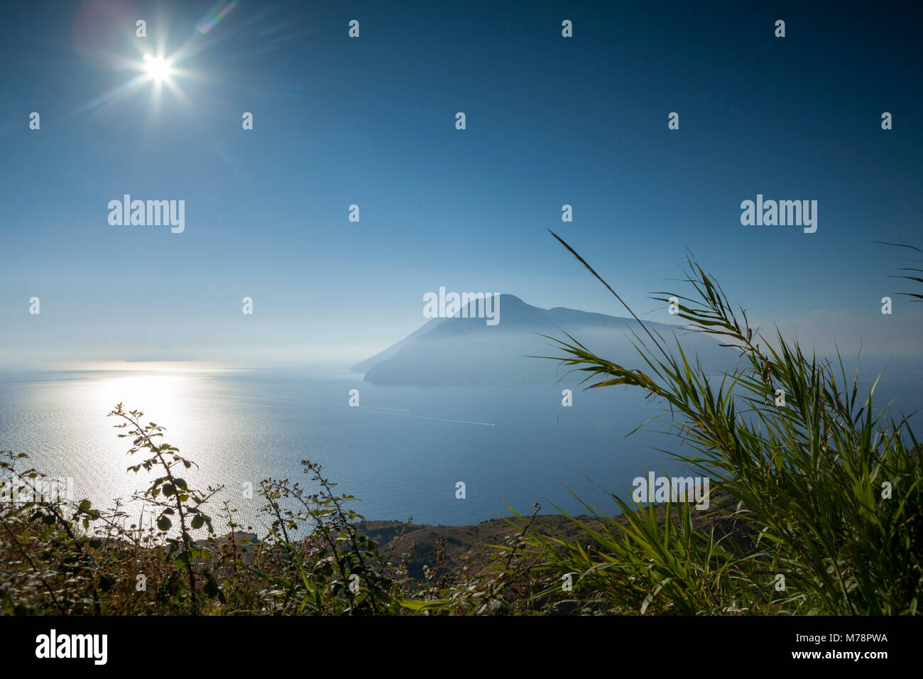 Blick auf Salina von Lipari, Äolische Inseln, Italien, Mittelmeer, Europa Stockfoto
