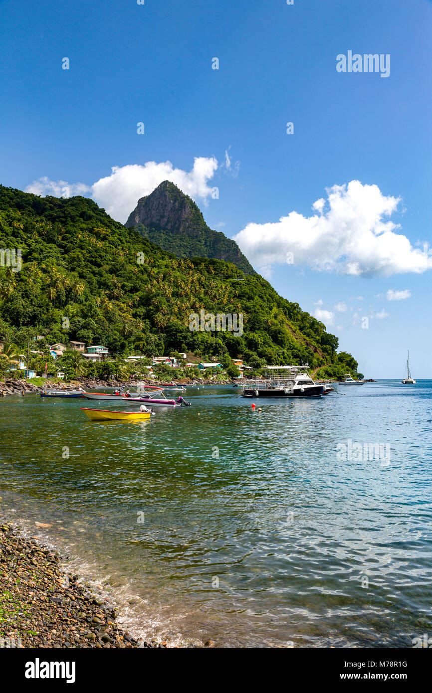 Petit Piton vom Strand in Soufriere, St. Lucia, Windward Islands, West Indies Karibik, Mittelamerika Stockfoto