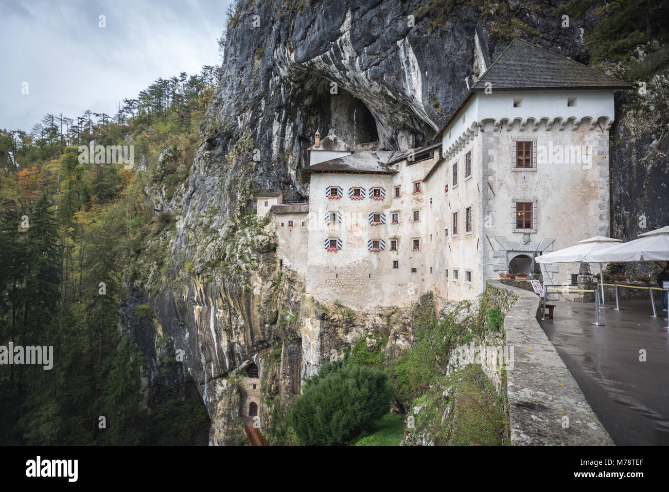 Burg Predjama im Mund der Höhle, Slowenien Stockfoto