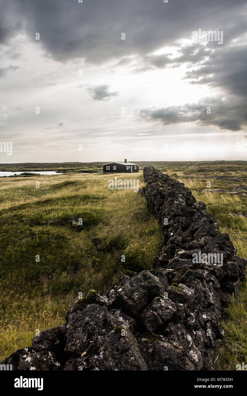 Herdísarvík, dem ehemaligen Zuhause von Einar Benediktsson auf der Halbinsel Reykjanes im südlichen Island Stockfoto