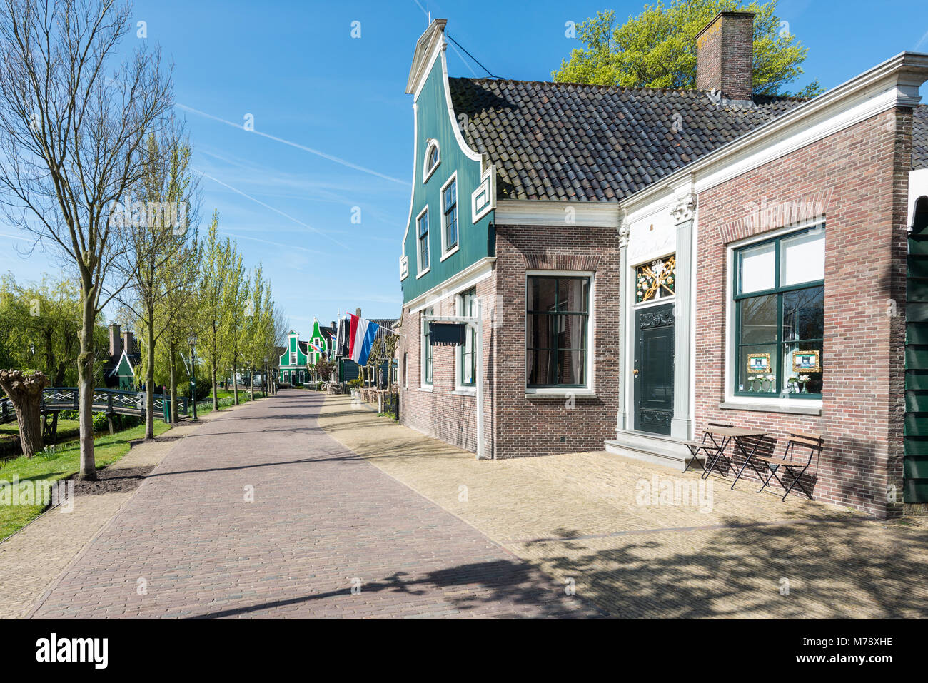 Typisch holländischen Häusern aus Stein, im alten Dorf in der Nähe von Amsterdam, Niederlande. Stockfoto