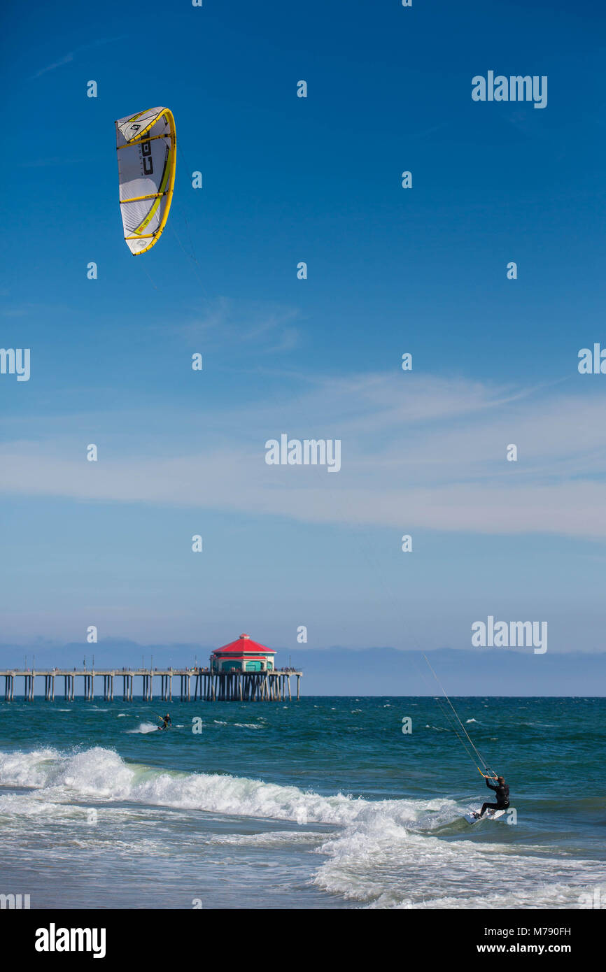 Kitesurfen in Huntington Beach Stockfoto