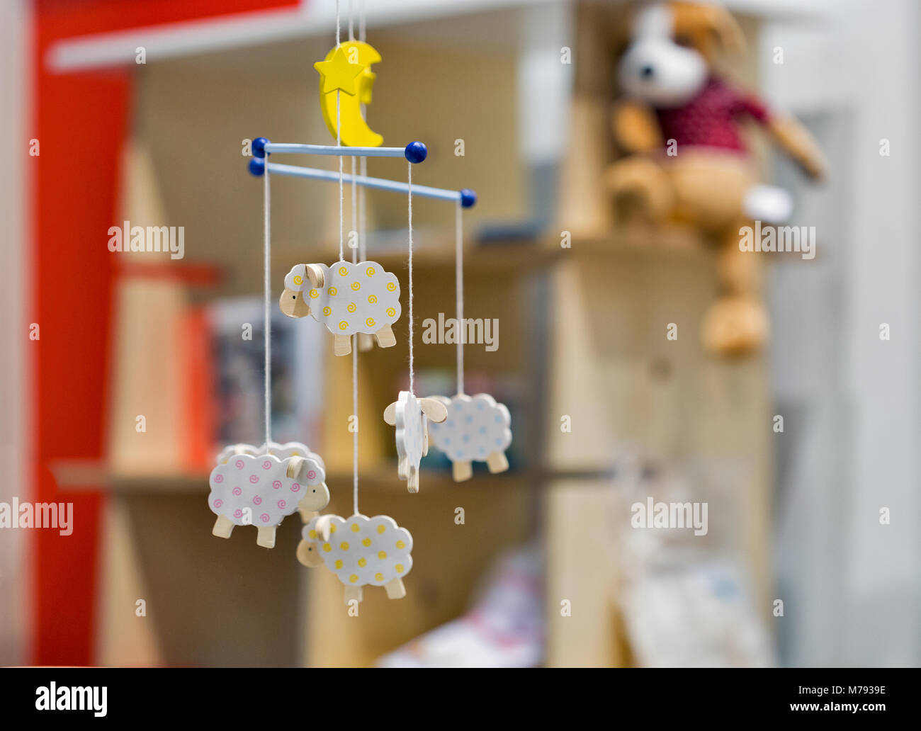 Lebendige Kinderzimmer mit Spielzeug und Möbel Stockfoto