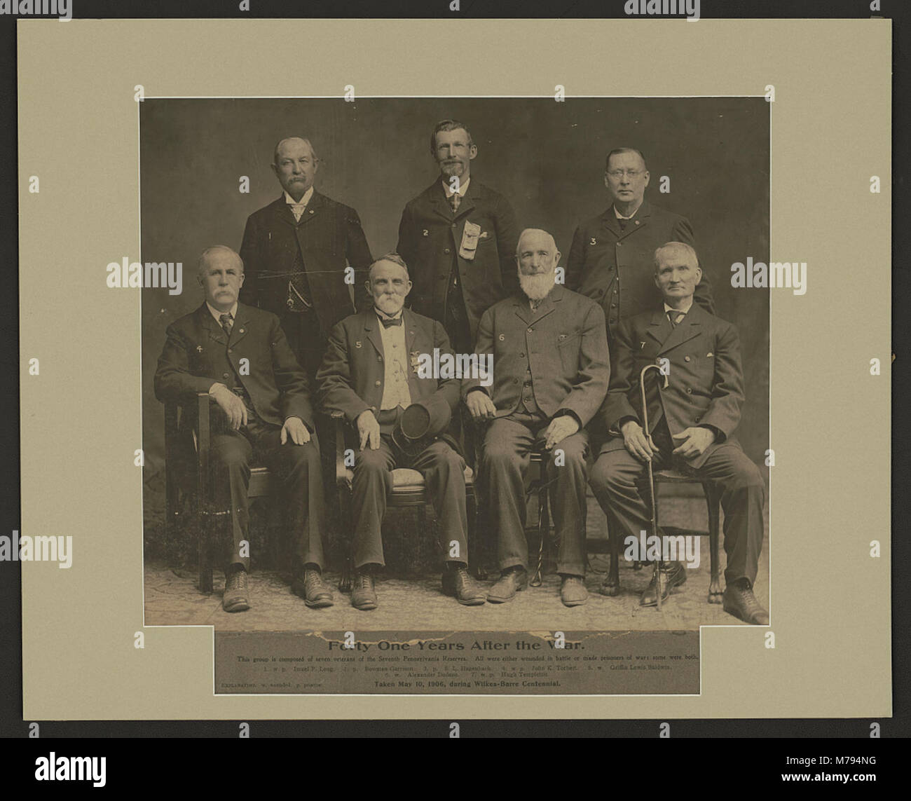 Eine Gruppe von sieben Veteranen aus den 7. Pennsylvania Reserven, fotografiert 41 Jahre nach dem Bürgerkrieg. Alle wurden während des Konflikts verwundet oder gefangen genommen. Stockfoto