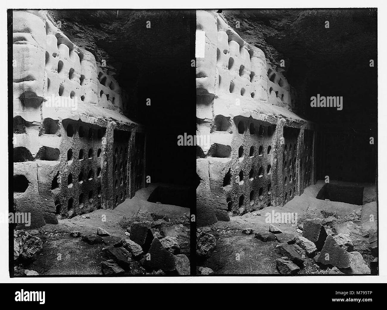 Das Beit Jibrin Columbarium ist eine alte Grabstätte in Beit Jibrin, heute im heutigen Israel. Das Kolumbarium, eine Art Grab, in dem Urnen mit verbrannten Überresten aufbewahrt wurden, ist Teil der umfangreichen archäologischen Geschichte der Region und zeigt Begräbnispraktiken aus der Vergangenheit. Stockfoto