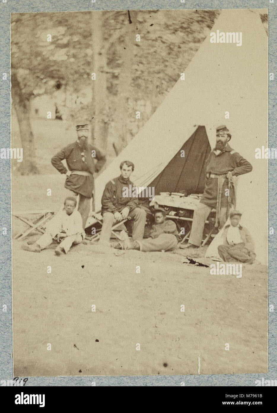 Ein historisches Bild oder eine Darstellung der 2. Rhode-Island-Infanterie, eines Regiments im Amerikanischen Bürgerkrieg. Die Einheit spielte eine wichtige Rolle während des Konflikts, insbesondere in großen Schlachten wie Antietam und Gettysburg. Stockfoto