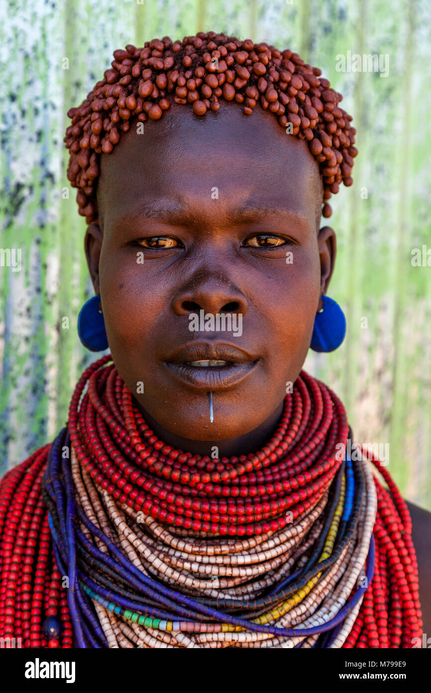 Das Porträt einer Karo Tribeswoman, Dimeka, Omo Valley, Äthiopien Stockfoto