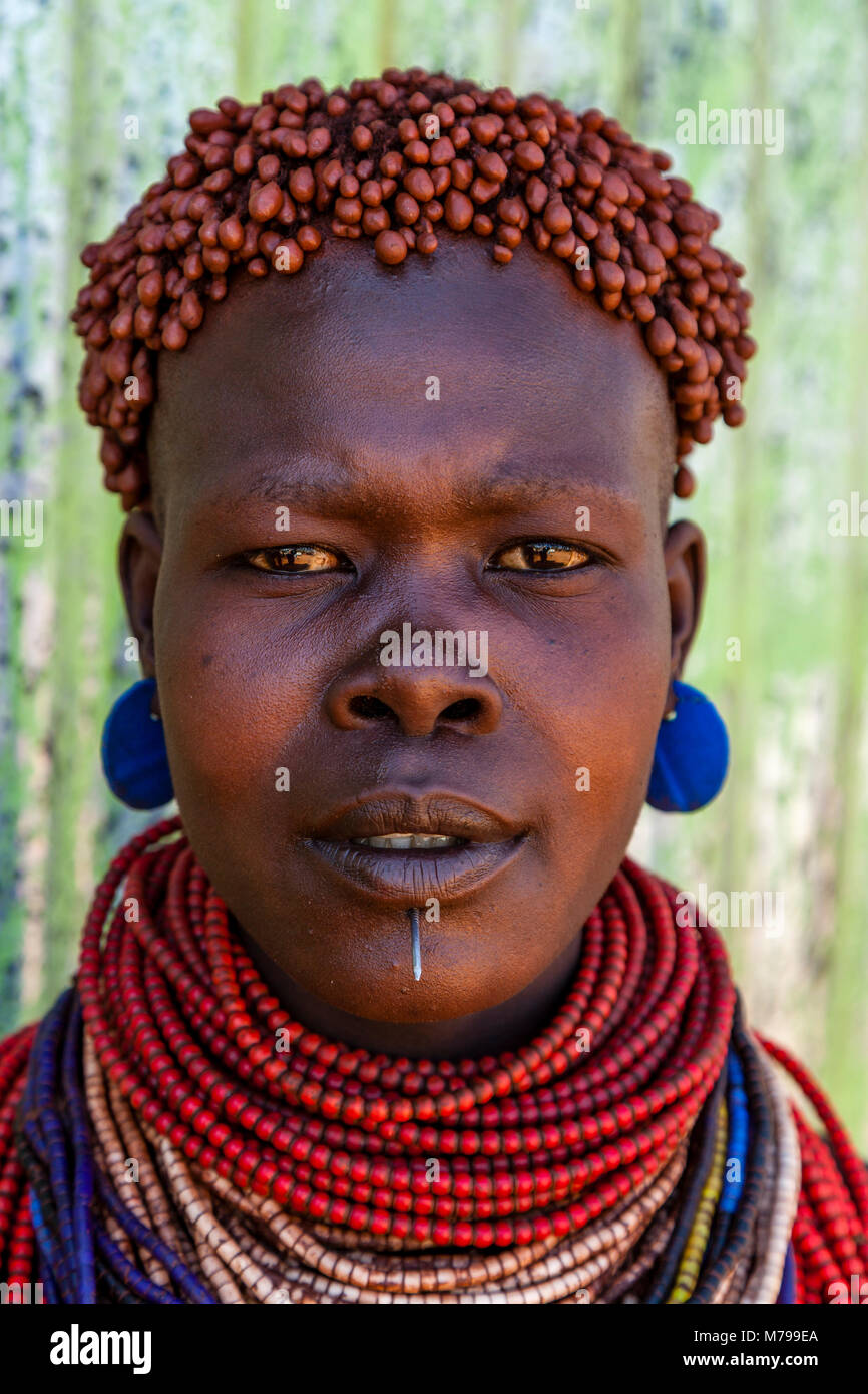 Das Porträt einer Karo Tribeswoman, Dimeka, Omo Valley, Äthiopien Stockfoto