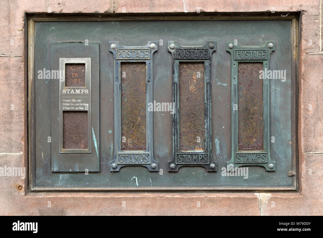 Eine alte Stempel Maschine in Berwick-upon-Tweed in England. Der Automat ist nicht mehr in Gebrauch. Stockfoto