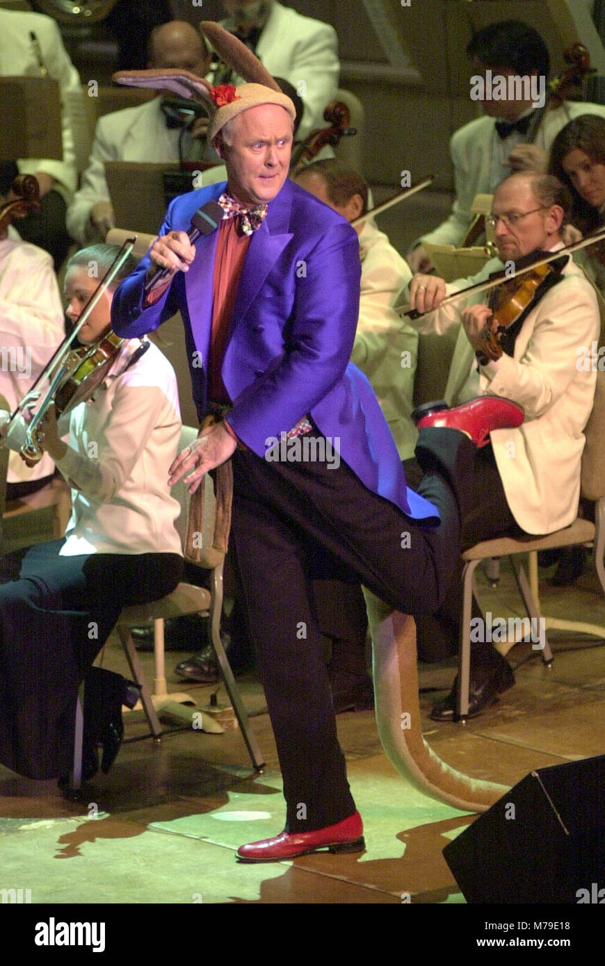 (05-07-2001-Boston, Ma.) John Lithgow an der Boston Pops Opening Night at Symphony Hall in Boston, Ma USA Foto Bill Belknap Stockfoto