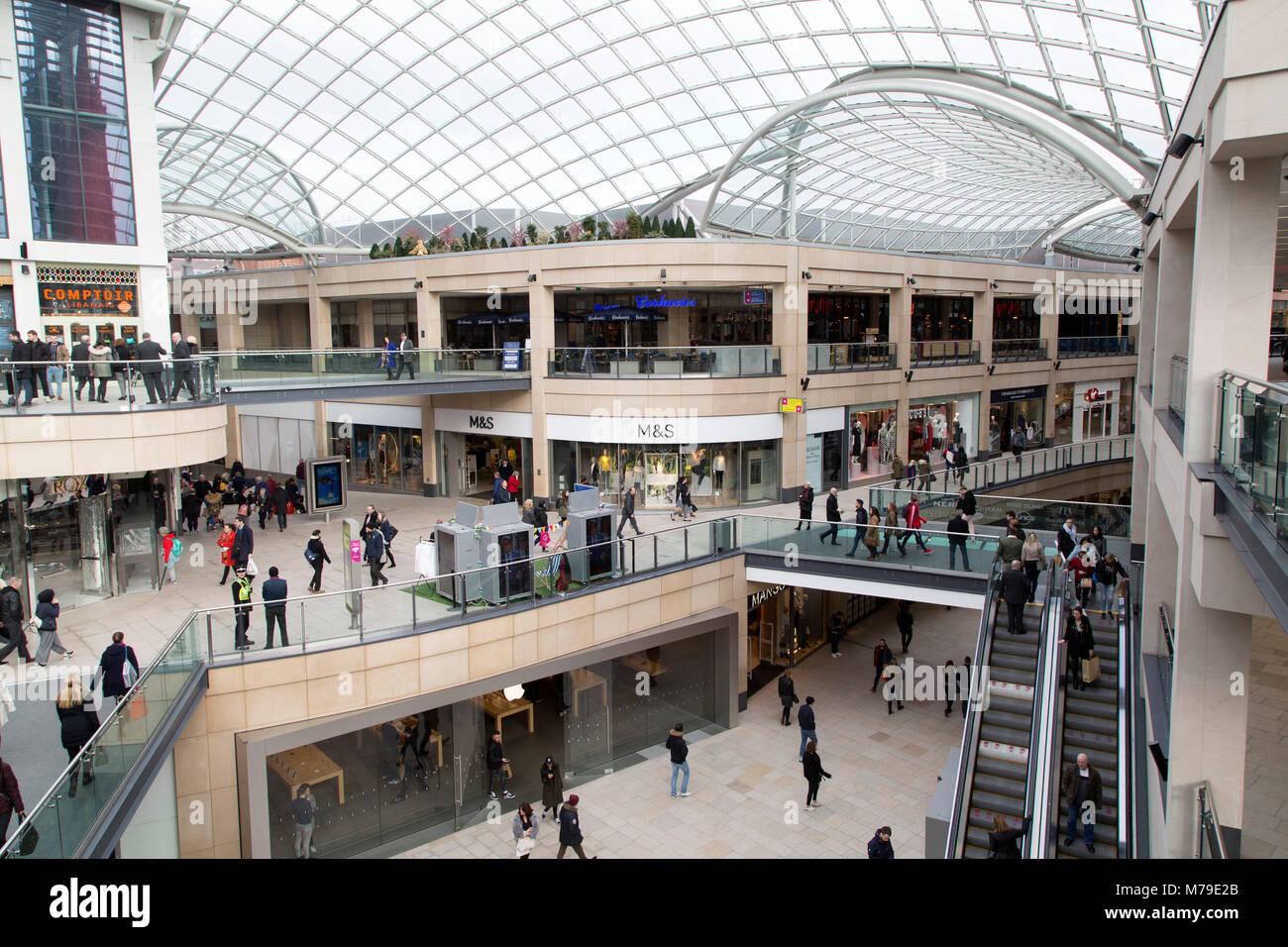 Leeds Trinity Shopping Center in Leeds, UK. Die Mall öffnete 2013 und ist nach dem benachbarten Heilige Dreifaltigkeit Kirche genannt. Stockfoto