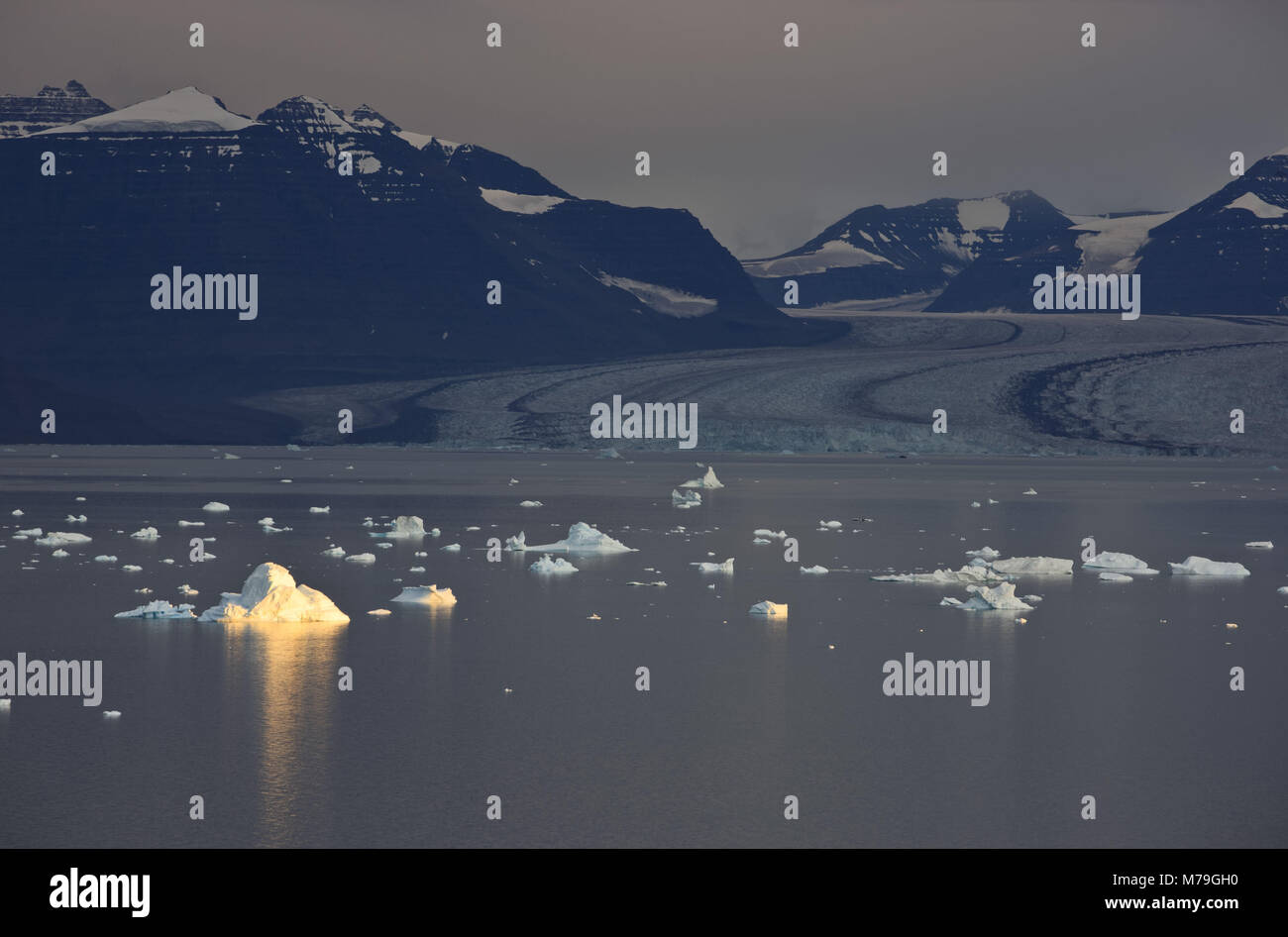 Grönland, Ostgrönland, Scoresby Sund, Eisberge, Küstenlandschaft, Berge, Gletscher, Stockfoto