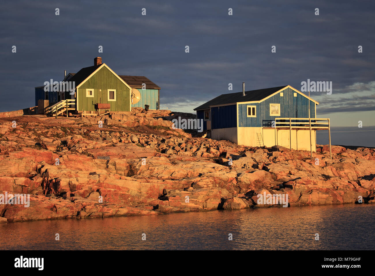 Grönland, Ostgrönland, Scoresbysund, Ittoqqorttoomiit, Holzhäusern, Stockfoto