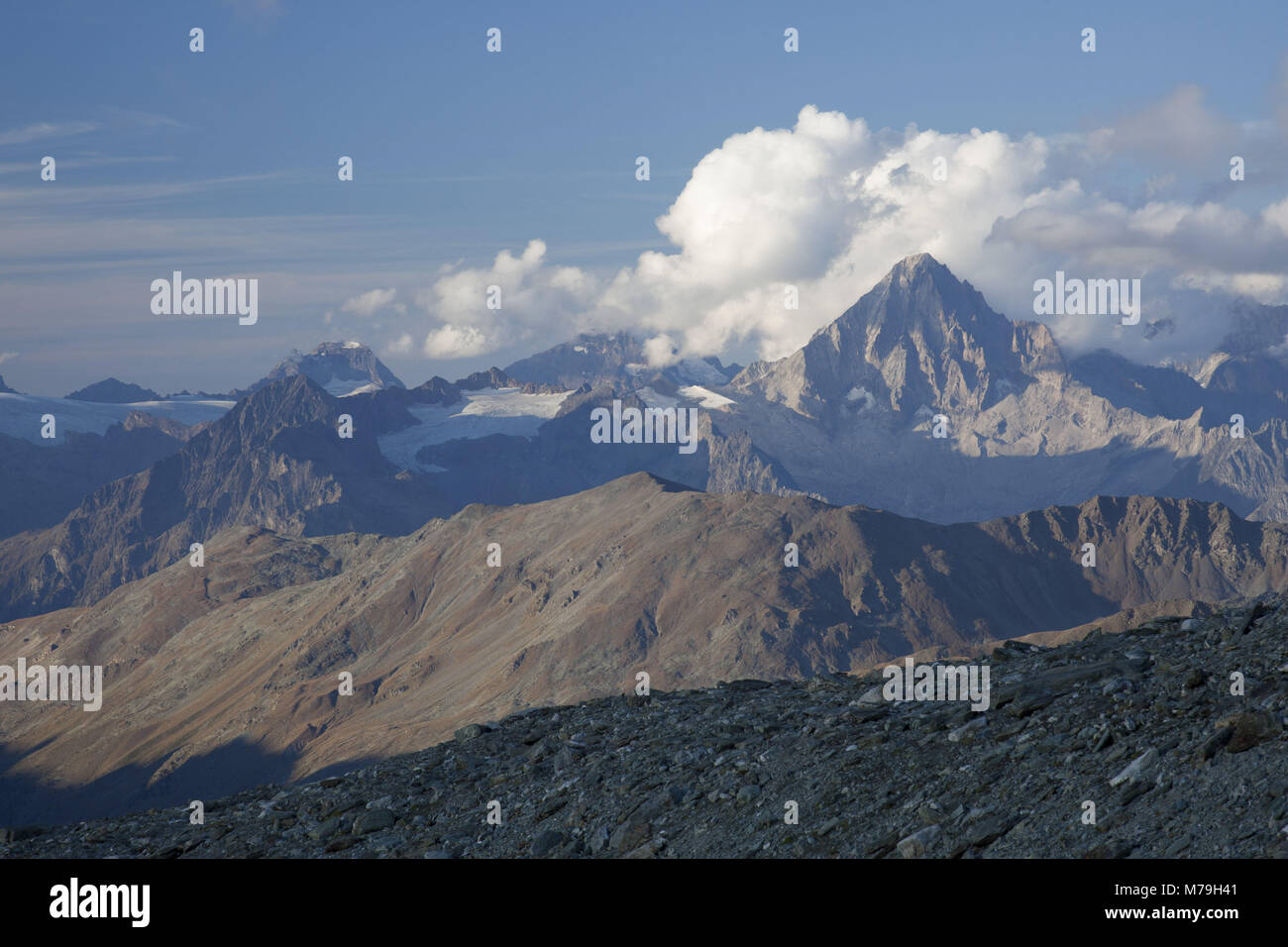 Bietschhorn mit den Berner Alpen im Süden der Schweiz, Stockfoto