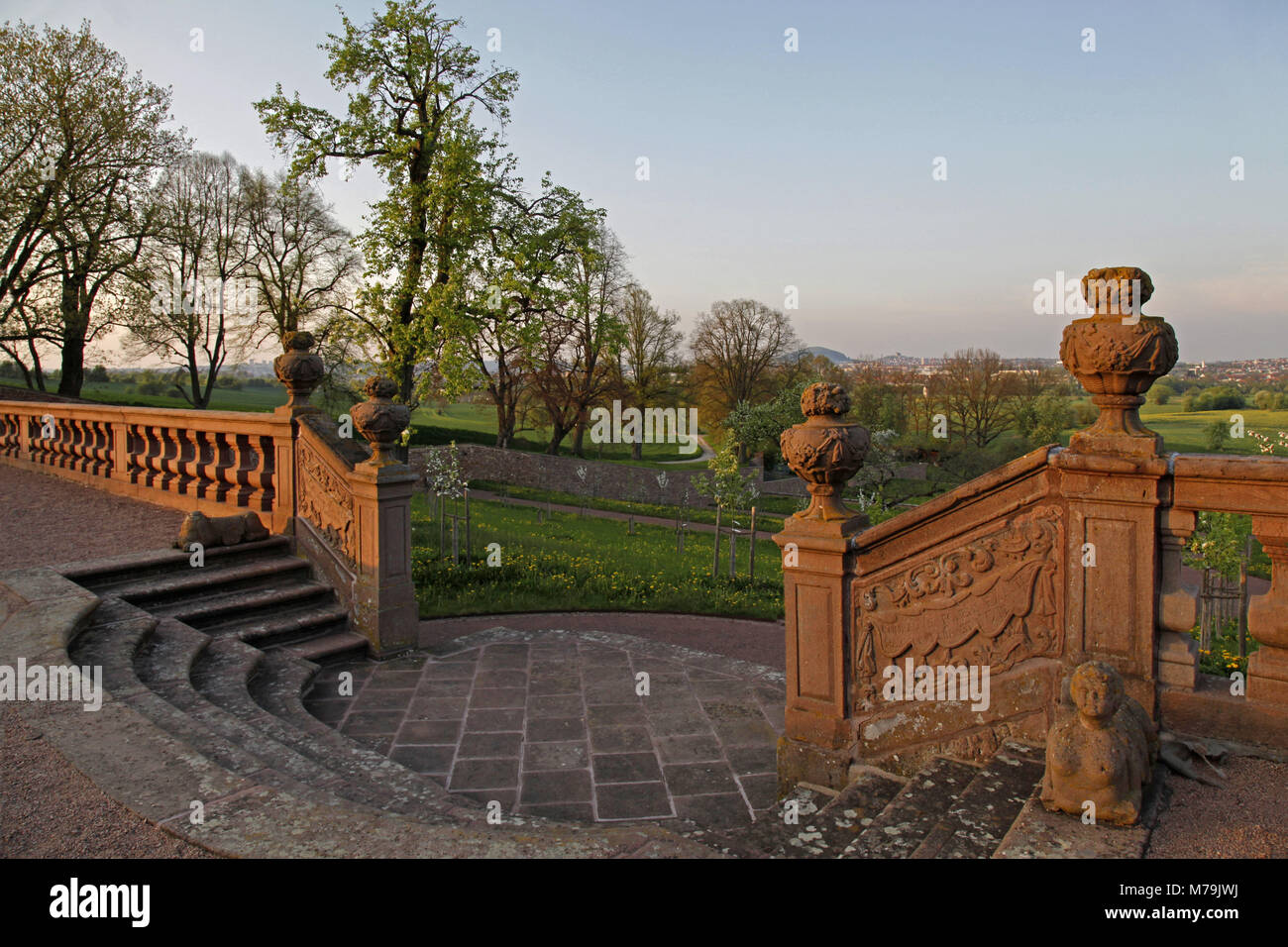 Deutschland, Hessen, Probstei Johannesberg, Fulda, Teil der ehemaligen Benediktinerpropstei, heute Römisch-katholischen Pfarrkirche, Perron zum Garten, Stockfoto