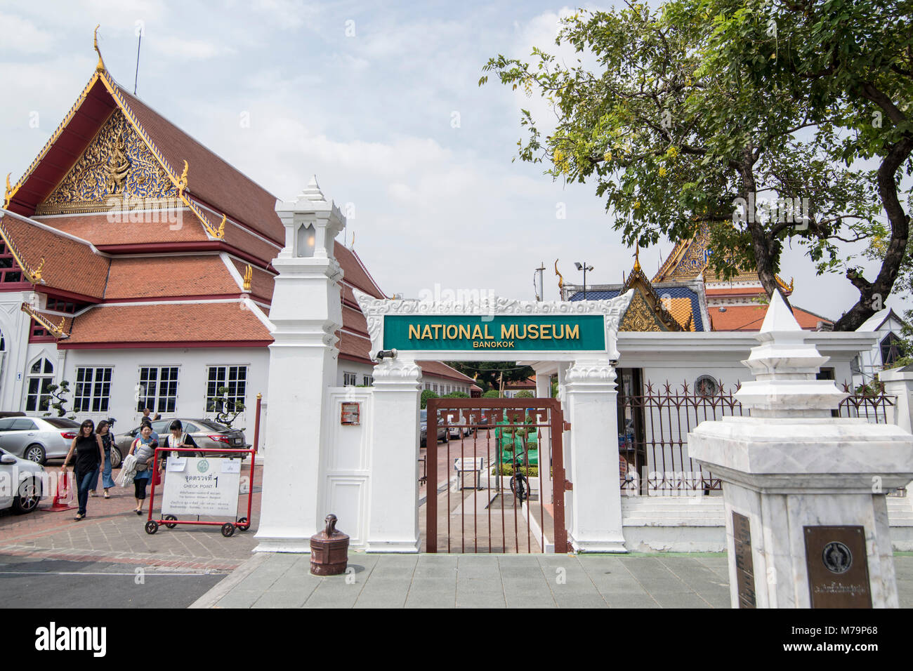 Die Thailändische Nationalmuseum auf dem Sanam Luang Park in Bangkok in Thailand. Thailand, Bangkok, November 2017 Stockfoto