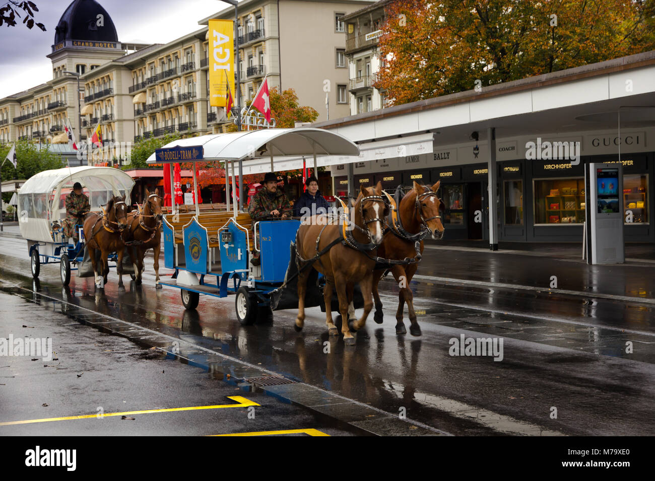Interlaken, Schweiz - 26.Oktober 2016: Horse tram für Service Touristen Stockfoto