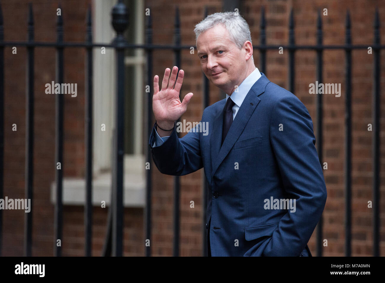 London, Großbritannien. 6. März, 2018. Bruno Le Maire, der französische Minister für Wirtschaft, Wellen nach einem Treffen mit dem Finanzminister Philip Hammond an Stockfoto