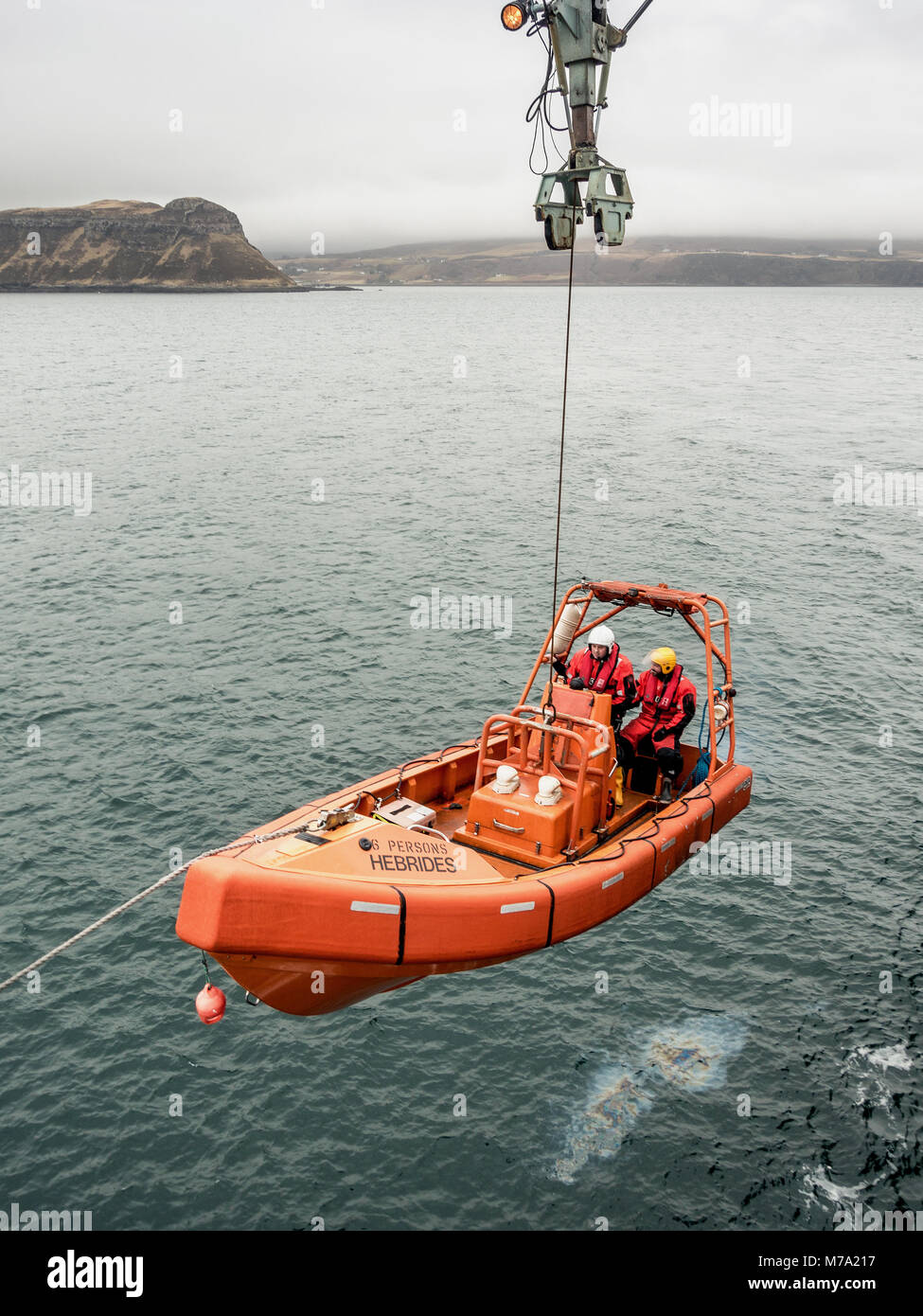 Einleitung Das rettungsboot auf einem Training auf dem Uig Fähre nach Tarbert Stockfoto