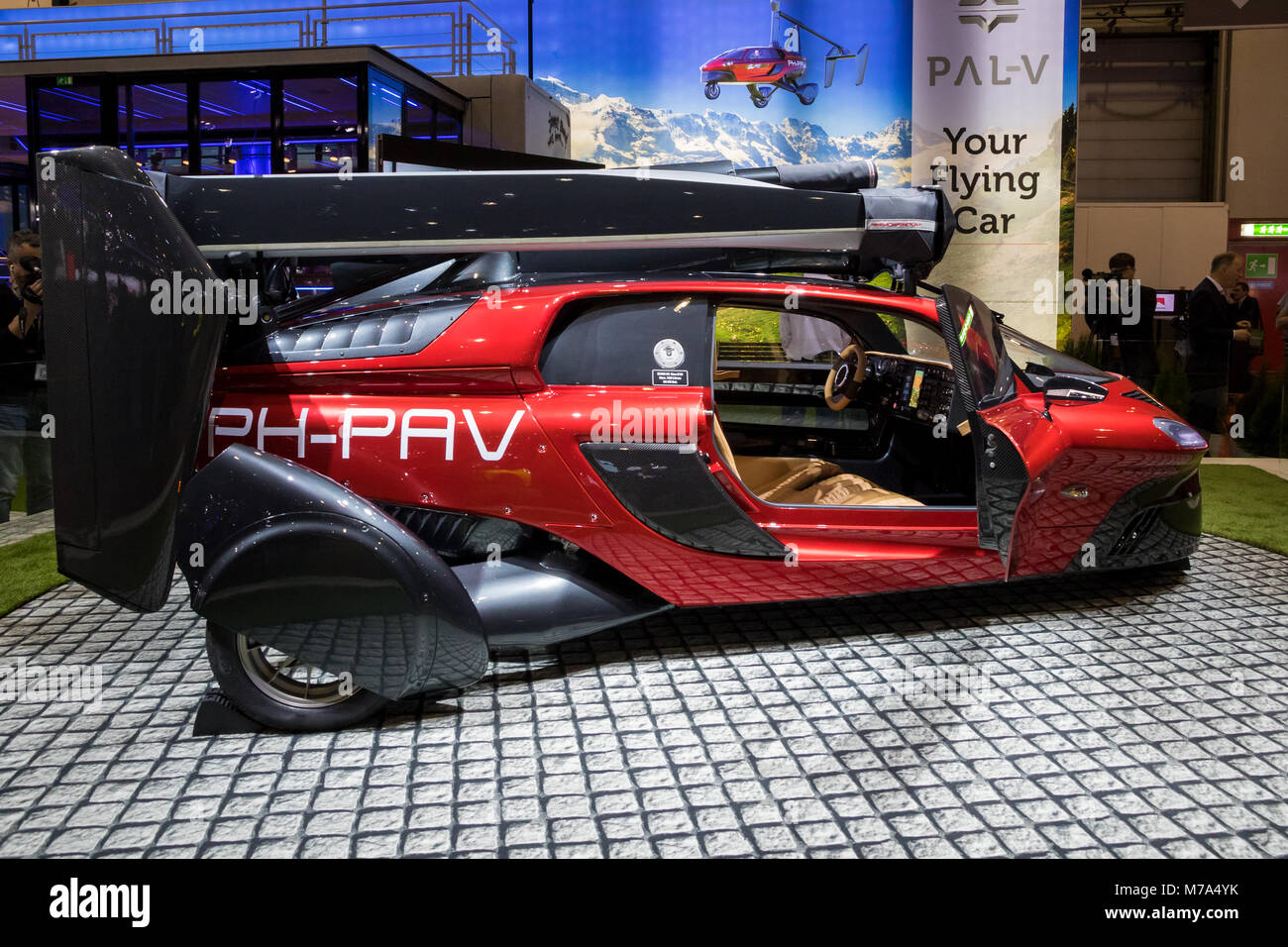 Genf, Schweiz - 6. MÄRZ 2018: Pal-V Liberty fliegendes Auto macht öffentlichen Debüt auf dem 88. Internationalen Automobilsalon in Genf. Pal-V ist, die Welt zu werden. Stockfoto