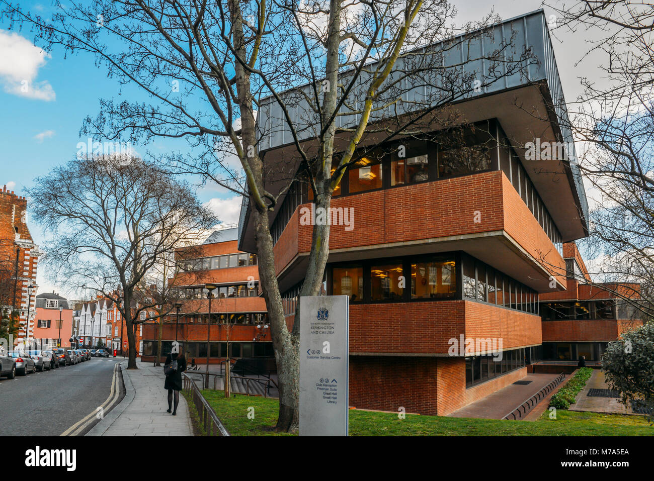London, Großbritannien - 8. März 2018: Inner London Kensington und Chelsea Rathaus auf Holland Straße. Die Gemeinde hat eine Bevölkerung von 156,700 Stockfoto