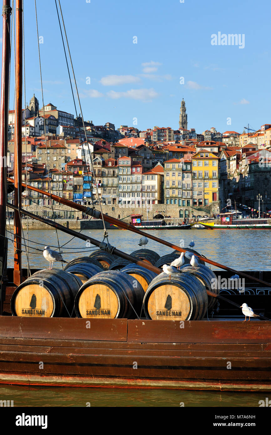 Barcos Rabelos keine Rio Douro em Frente ao Porto. Stockfoto