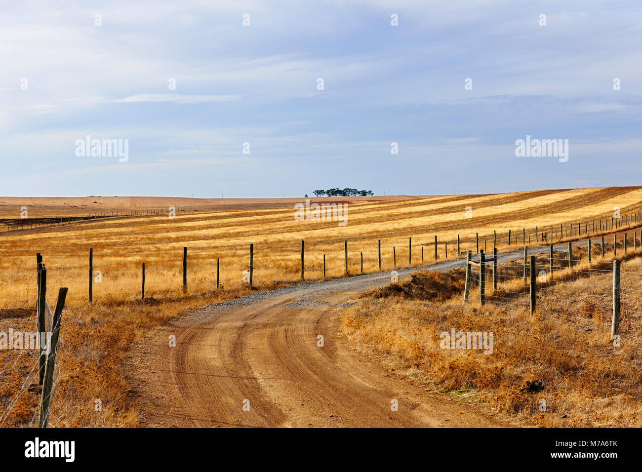 Die überwiegende Alentejo Ebene nach der Ernte, in der Nähe von Castro Verde, Portugal Stockfoto