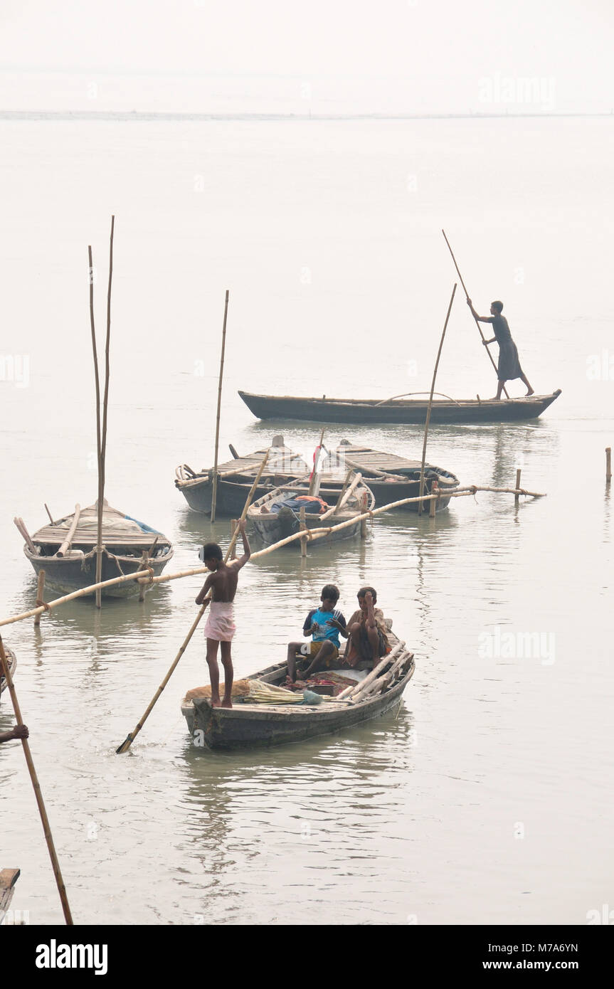 Schiffer in Gandak Fluss. Sonepur Mela, Indien Stockfoto
