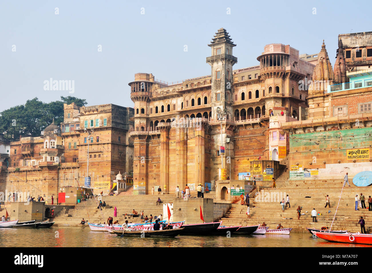 Die ghats entlang des Ganges Banken, Varanasi, Indiahistoric Stockfoto