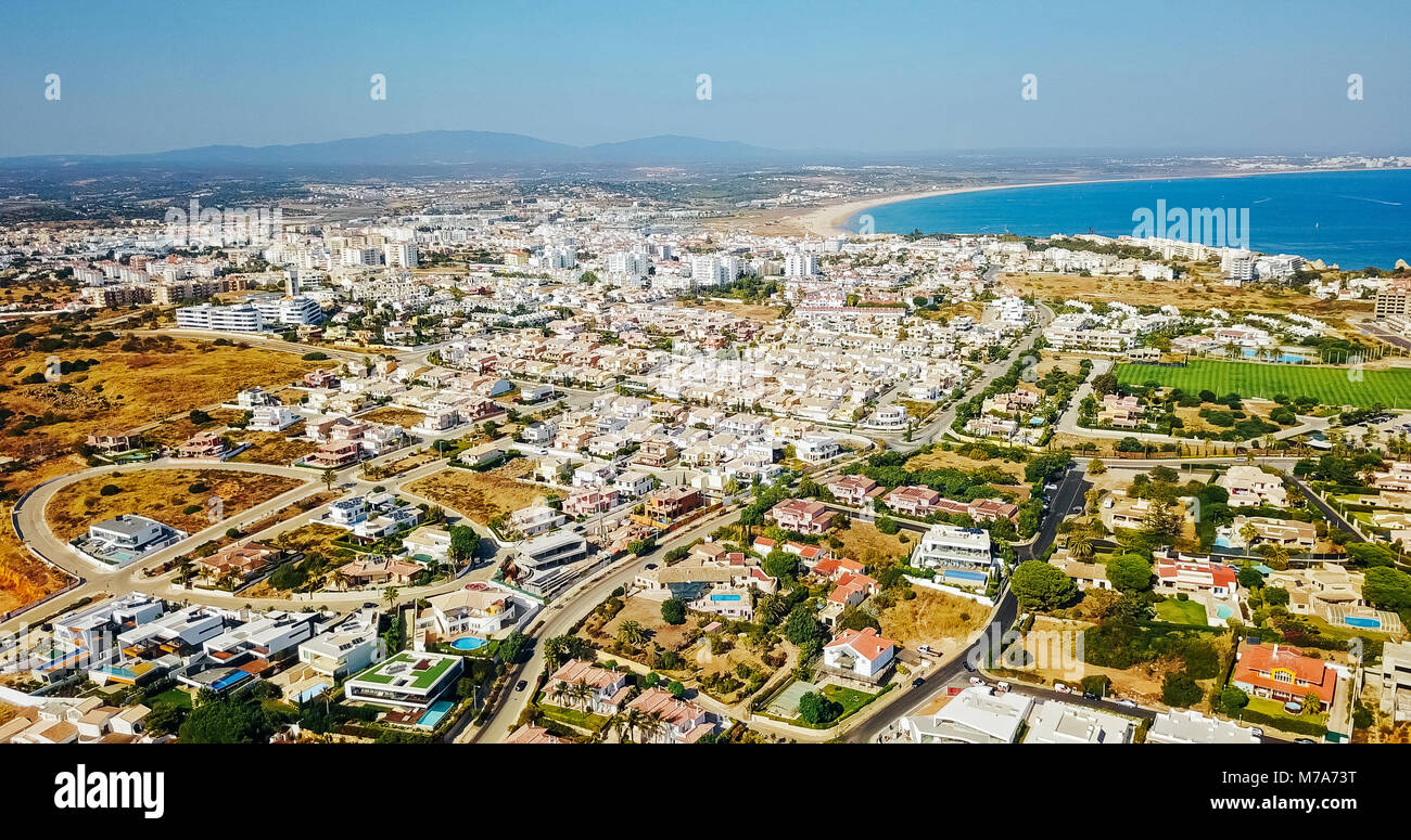 Antenne Drone Ansicht von Lagos Wohnviertel und Häuser in Portugal Stockfoto