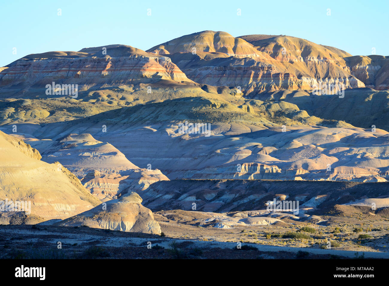 Bunte wüste Landschaft im Tal des Mondes, Bosque Petrificado Jose Ormachea, Sarmiento, Chubut, Argentinien Stockfoto