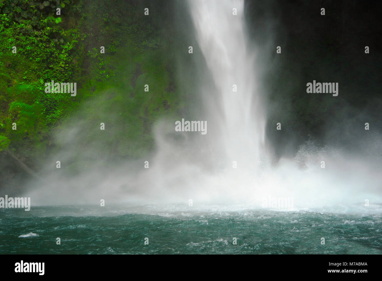 Der Wasserfall La Fortuna sticht als eine der spektakulärsten Wasserfälle in Costa Rica. Stockfoto