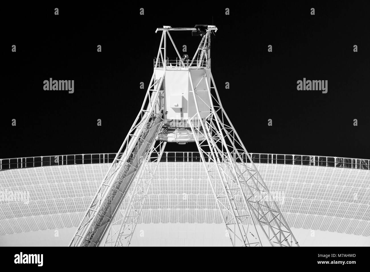 Detaillierte Untersuchungen des Radioteleskops Effelsberg in der Eifel Stockfoto