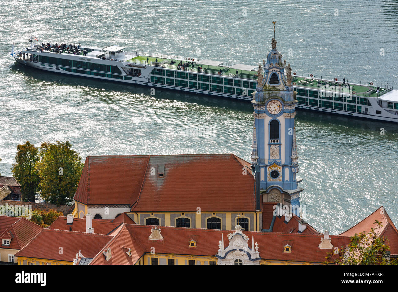 River Cruise Schiff auf der Donau in der Nähe Dürnstein Stockfoto