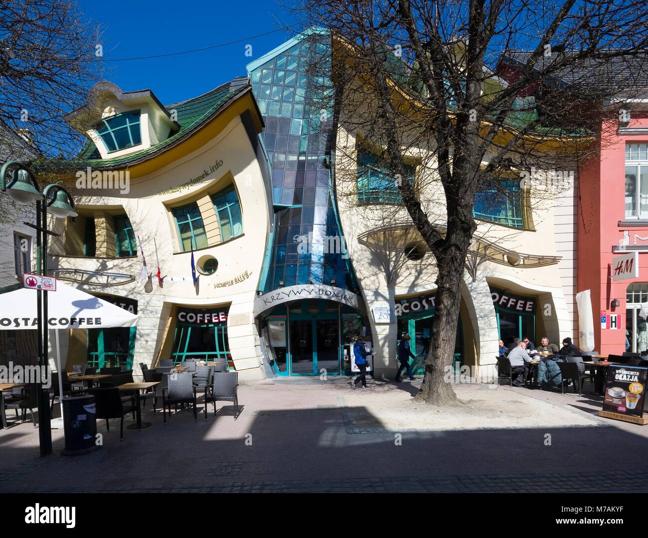 SOPOT, Polen - 20. APRIL 2017: Krzywy Domek - die meisten schief der Welt Haus, auf Monte Cassino Straße entfernt. Gebäude ist eine beliebte touristische attracti Stockfoto