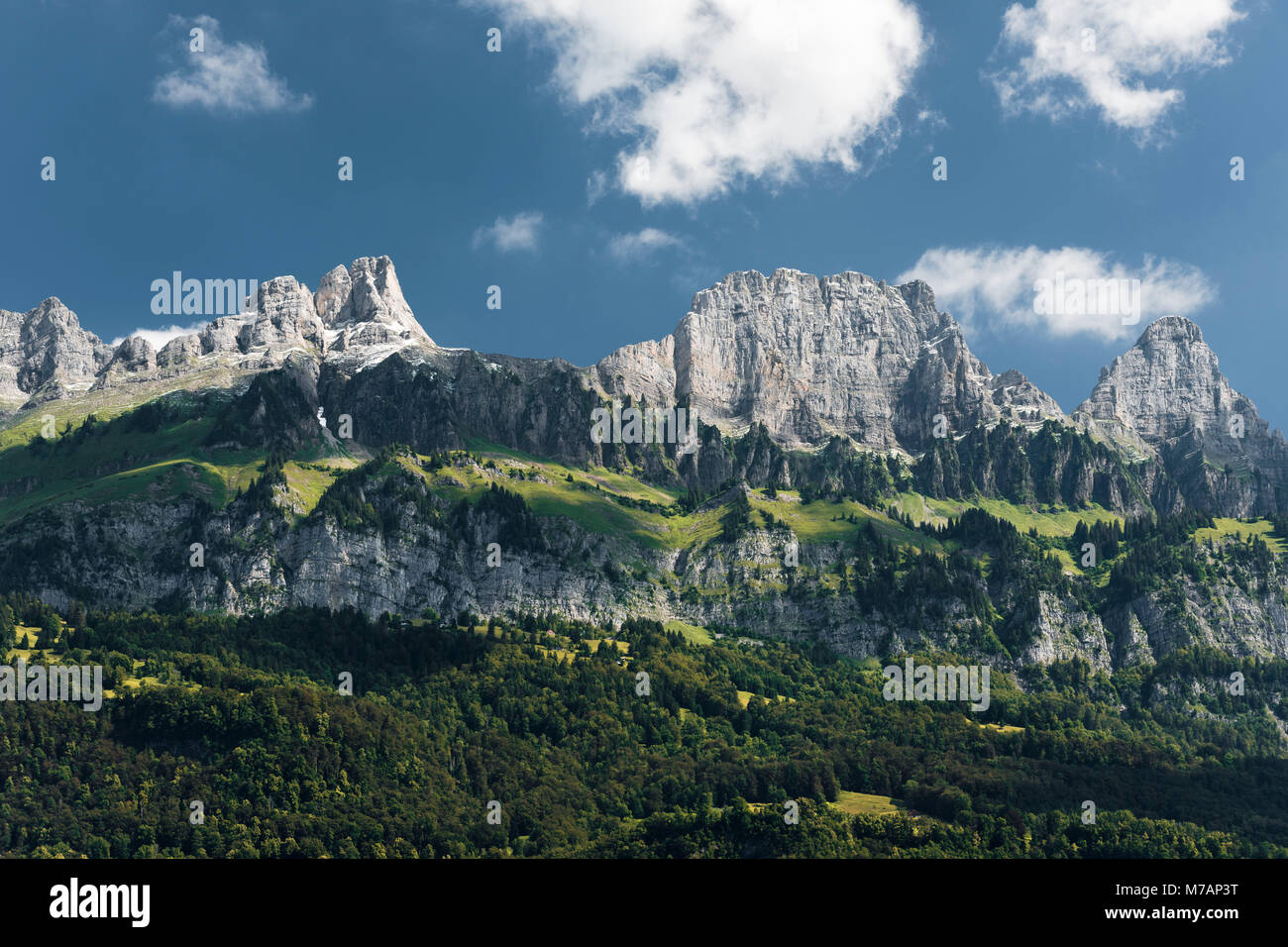 Gipfel Frimsel, Brisi und Zuestoll (Berge) auf dem Walensee, St. Gallen, Schweiz Stockfoto