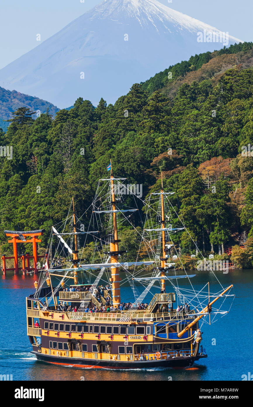 Japan, Honshu, Fuji-Hakone-Izu Nationalpark, See Ashinoko und Mt. Fuji, touristische Sehenswürdigkeiten Boot Stockfoto