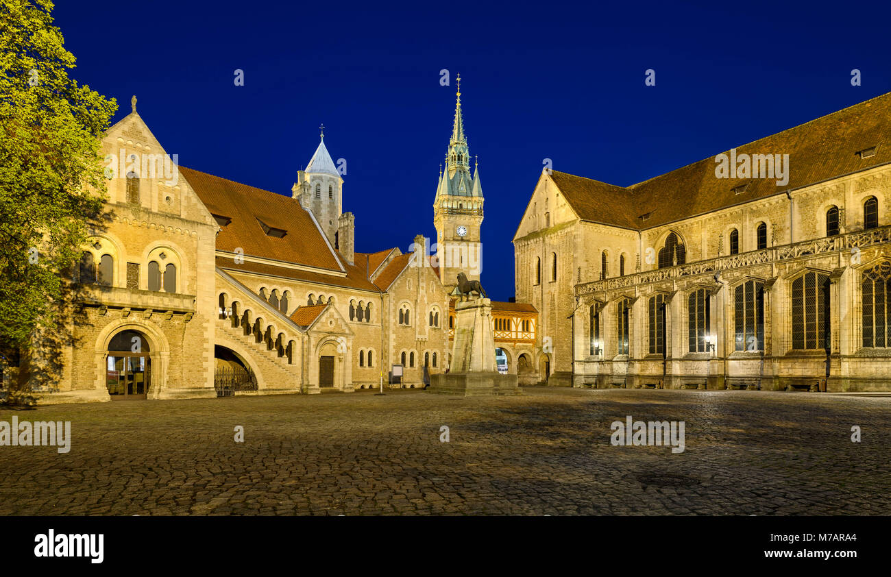 Burgplatz-Platz in Braunschweig, Deutschland in der Nacht Stockfoto