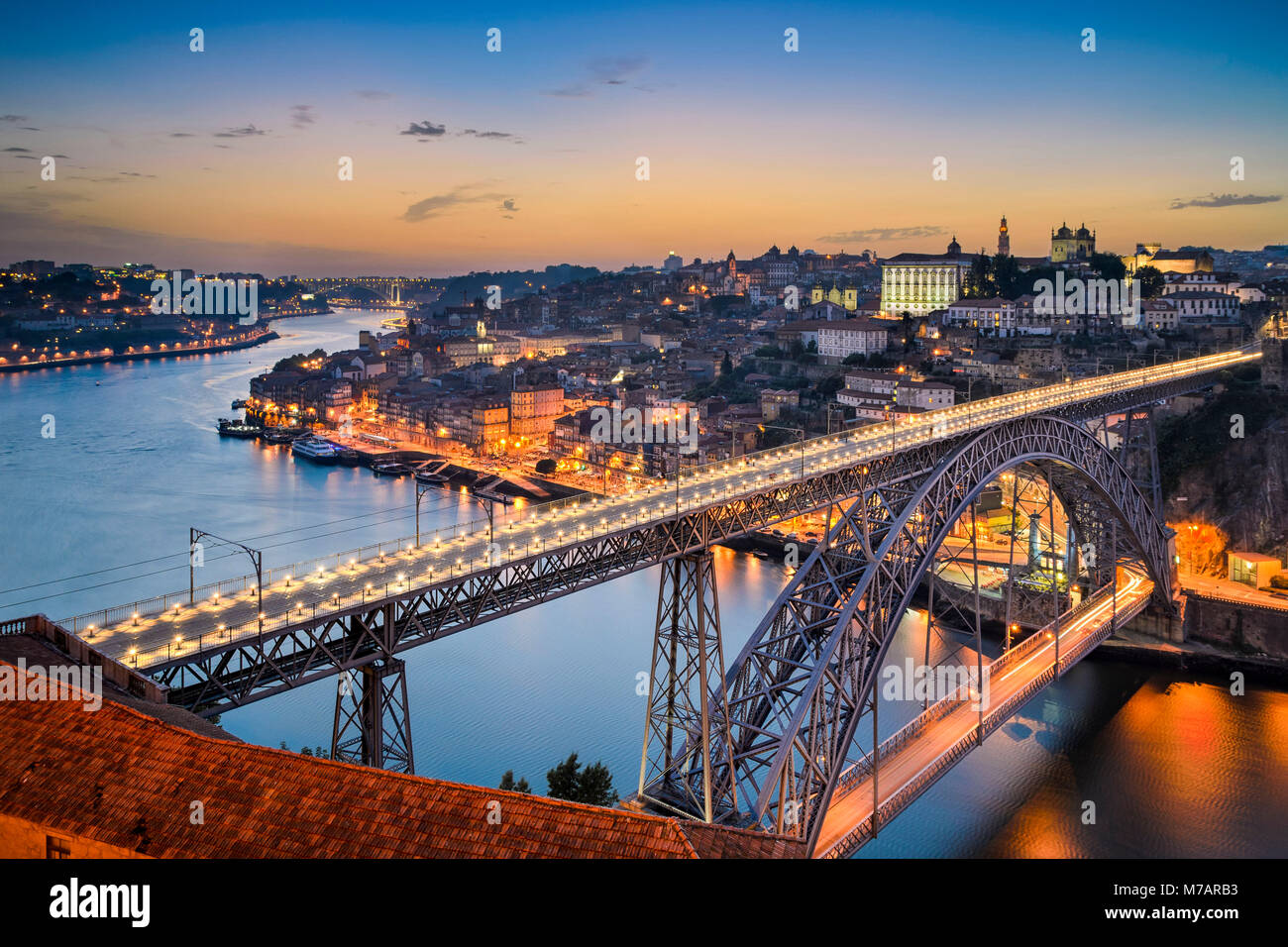 Skyline von Porto mit dem Dom Luiz Brücke, Portugal Stockfoto