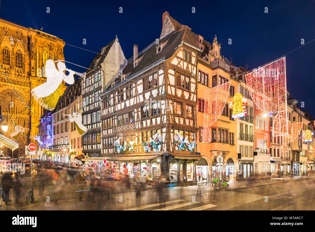 Weihnachtsmarkt in Straßburg bei Nacht Stockfoto