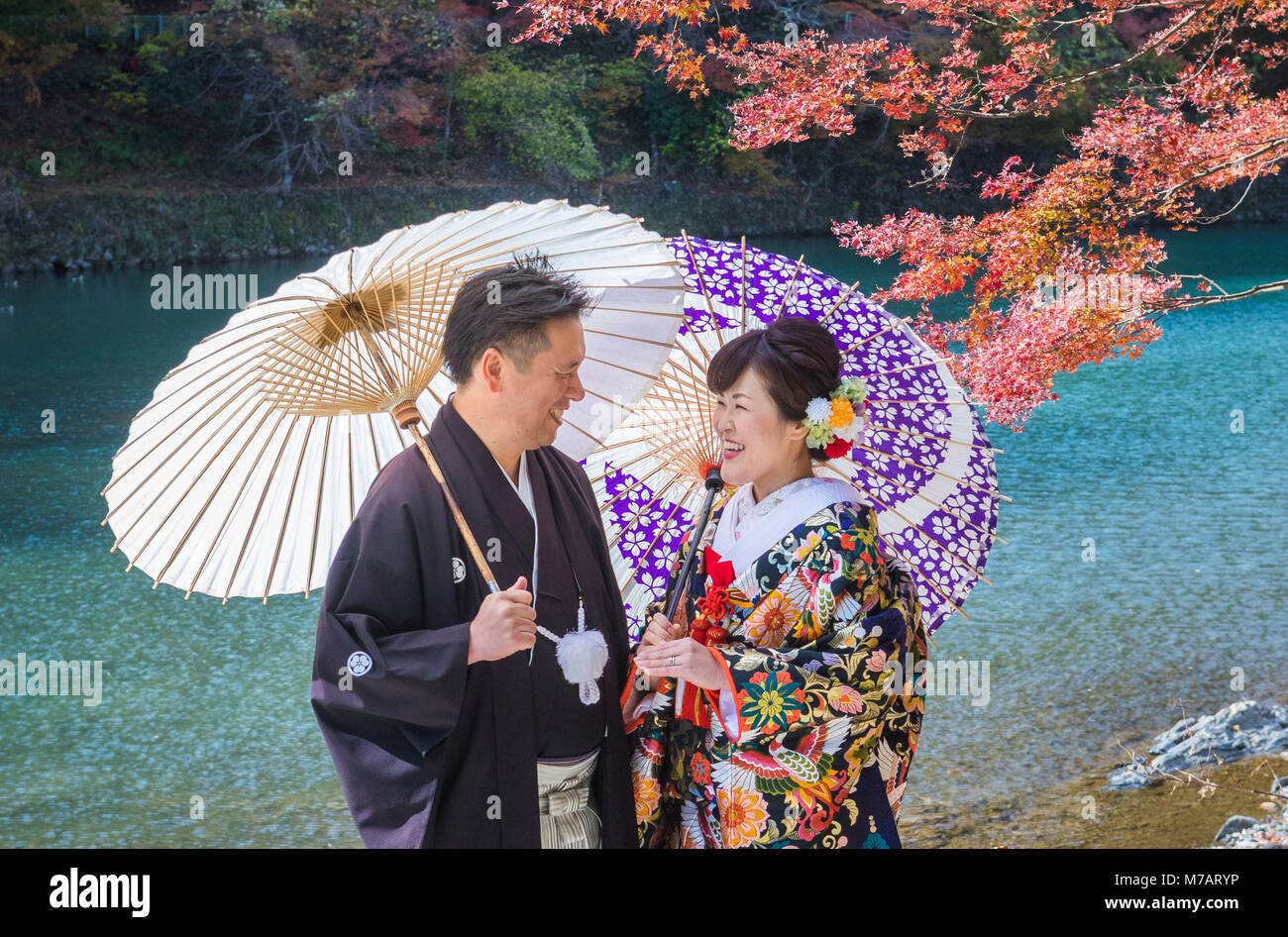 Japan, Kyoto City, Arashi Yama, Hochzeit, Blätter im Herbst Stockfoto