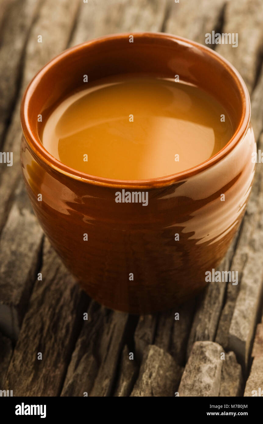 Nahaufnahme von einer Tasse Tee in einem Ton-cup Stockfoto