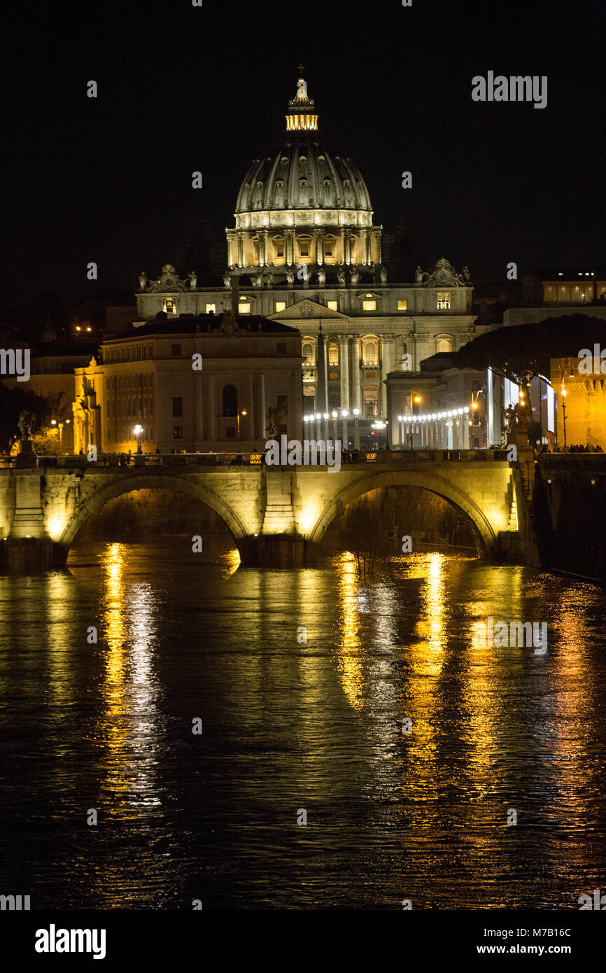 Roma, Italien. 09 Mär, 2018. Die Flut der Tiber in Rom von Umberto gesehen Ich bridge bei nacht Quelle: Matteo Nardone/Pacific Press/Alamy leben Nachrichten Stockfoto