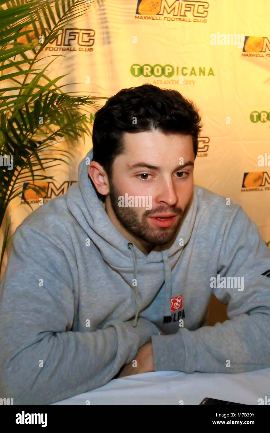Atlantic City, NJ, USA. 9 Mär, 2018. Die Veredelung mit über 14.000 Yards, 129 Touchdowns, Oklahoma Quarterback, Bäcker Mayfield ist der Gewinner des Maxwell Award für Top's College football player sorgt sich die Maxwell Football Club Gala Pressekonferenz am Freitag, den 9. März 2018 im Tropicana Atlantic City, NJ Credit: Donald Kravitz/ZUMA Draht/Alamy Leben Nachrichten gehalten Stockfoto