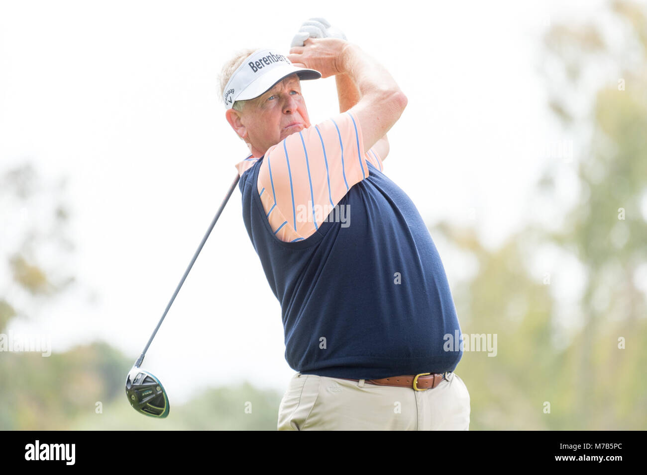 Newport Beach, Kalifornien, USA. 9 Mär, 2018. COLIN MONTGOMERIE ist ein Abschlag auf der zweiten Bohrung in der ersten Runde der Toshiba Klassiker am Newport Beach Country Club am 9. März in Newport Beach, Kalifornien 2018. Quelle: Doug Gifford/ZUMA Draht/ZUMAPRESS.com/Alamy leben Nachrichten Stockfoto