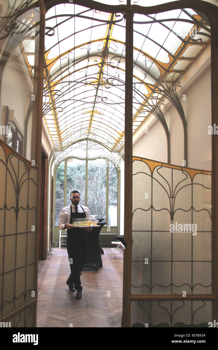 Brüssel. 8 Mär, 2018. Foto am 8. März 2018 zeigt das Innere der Frison Haus, ein Werk von Victor Horta, ein Meister der Architektur im Jugendstil, in Brüssel, Belgien. Credit: Zhang Yunlong/Xinhua/Alamy leben Nachrichten Stockfoto