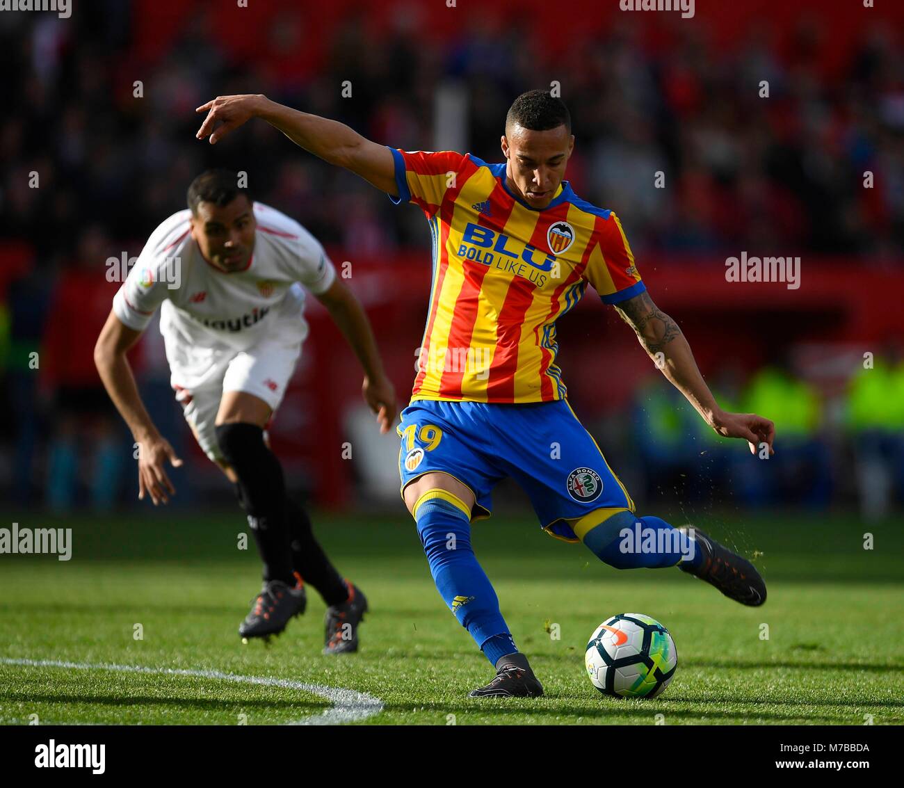 Sevilla, Spanien - 10. März: Rodrigo von Valencia CF in Aktion während der Liga Match zwischen dem FC Sevilla und Valencia CF Estadio Ramon Sanchez Pizjuan; am 10. März 2018 in Sevilla;. (Foto von Cristobal Duenas) Cordon drücken Sie Stockfoto