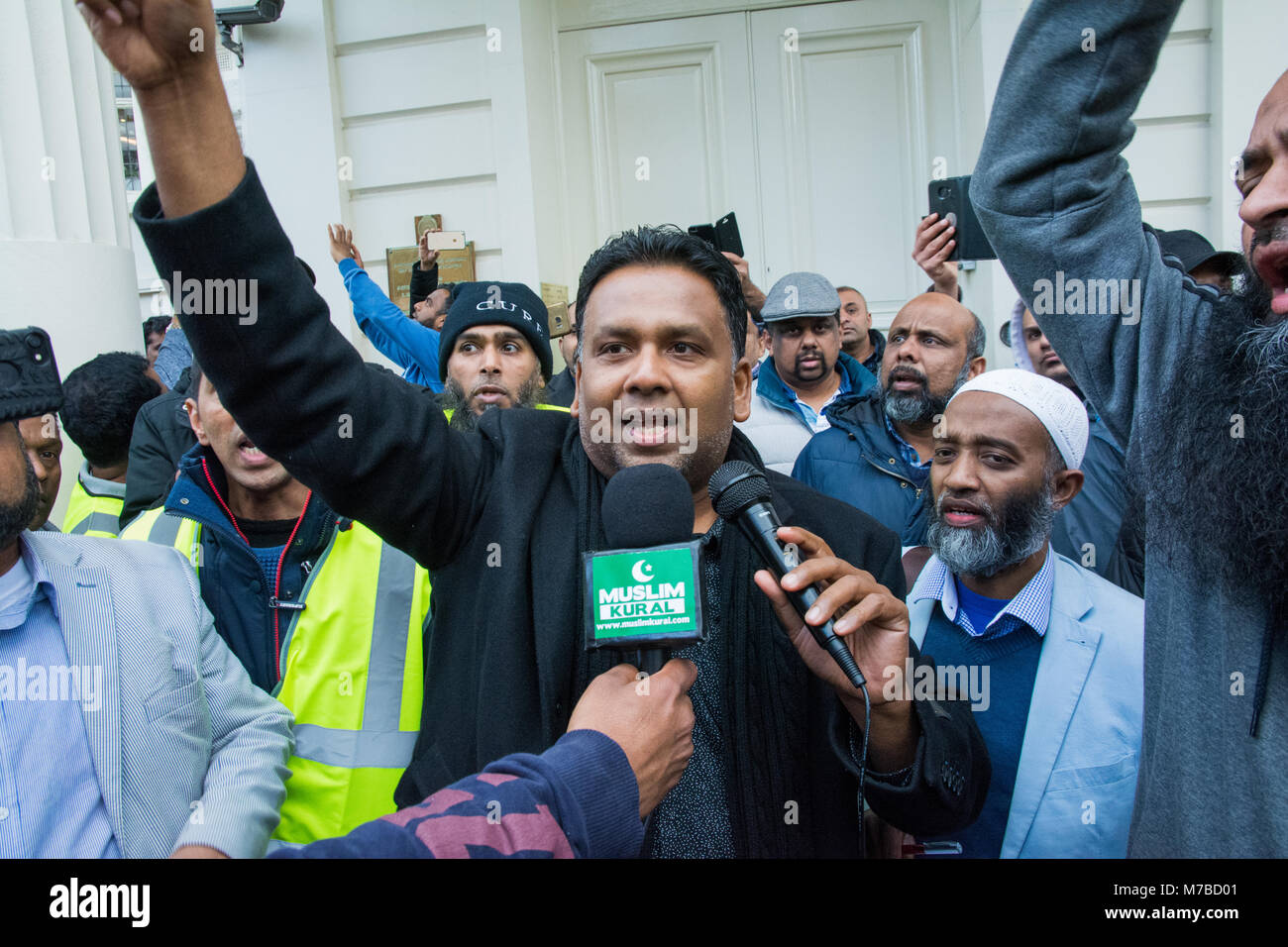 London, Großbritannien, 10. März 2018. Eine nationale Sri Lankan muslimische Protest und März von Downing Street die Srilankische Botschaft. Der Protest wurde aufgrund von Gewalt und Zerstörung von Eigentum von Moslems und die srilankische Regierung nicht irgendwelche Maßnahmen. Ein Vertreter der Organisation der Islamischen Zusammenarbeit hat es mehrere Tote, Dutzende Verletzte und Angriffe auf Häuser, Geschäfte und Moscheen. Hier sehen Sie den Protest außerhalb der srilankischen Botschaft. Quelle: Steve Bell/Alamy leben Nachrichten Stockfoto