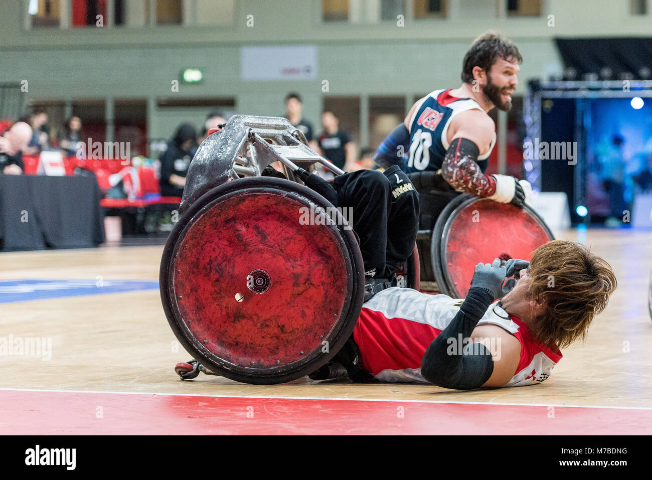 Leicester, UK, 10. März 2018. Rollstuhl Rugby Quad Nationen: JPN vs USA in Leicester Arena Tag zwei der USA Josh Wheeler (10) nimmt Japan Daisuke Ikezaki (07) während des Spiels. Credit: pmgimaging/Alamy leben Nachrichten Stockfoto