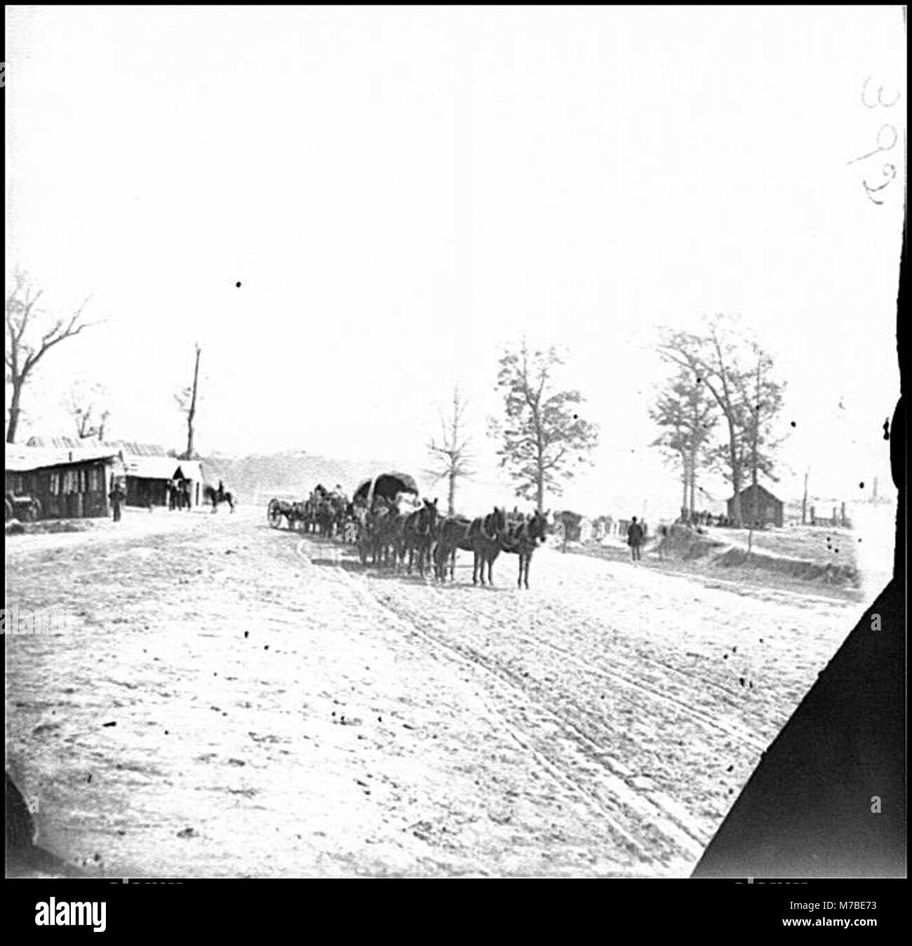 Ein historisches Bild der Big Black River Station in Mississippi, das Waggons und Schuppen zeigt, die Teil der Infrastruktur des Bahnhofs waren und das ländliche Leben und den Transport einfangen. Stockfoto